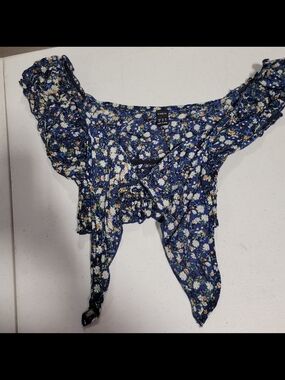 SHEIN Navy Floral Tie-Front Crop Top